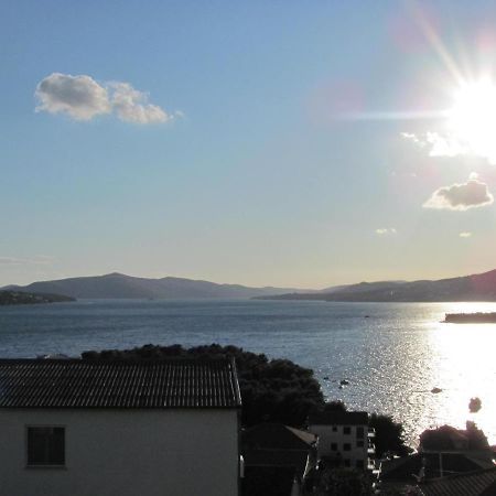 Apartment For Two Persons With Sea View In Trogir Near The Beach Exterior photo