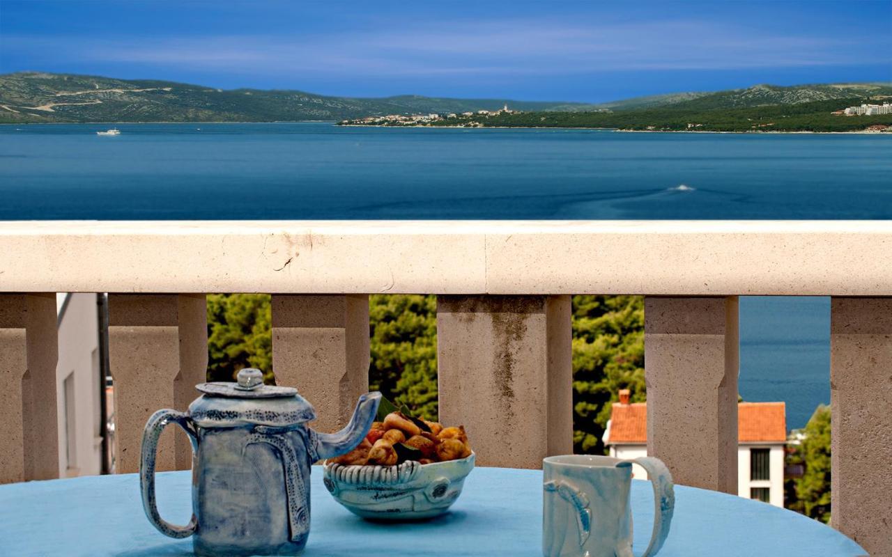 Apartment For Two Persons With Sea View In Trogir Near The Beach Exterior photo